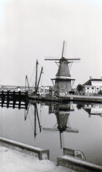 Molen Aeolus op zijn oude plaats aan de Duurswoldlaan.jpg
